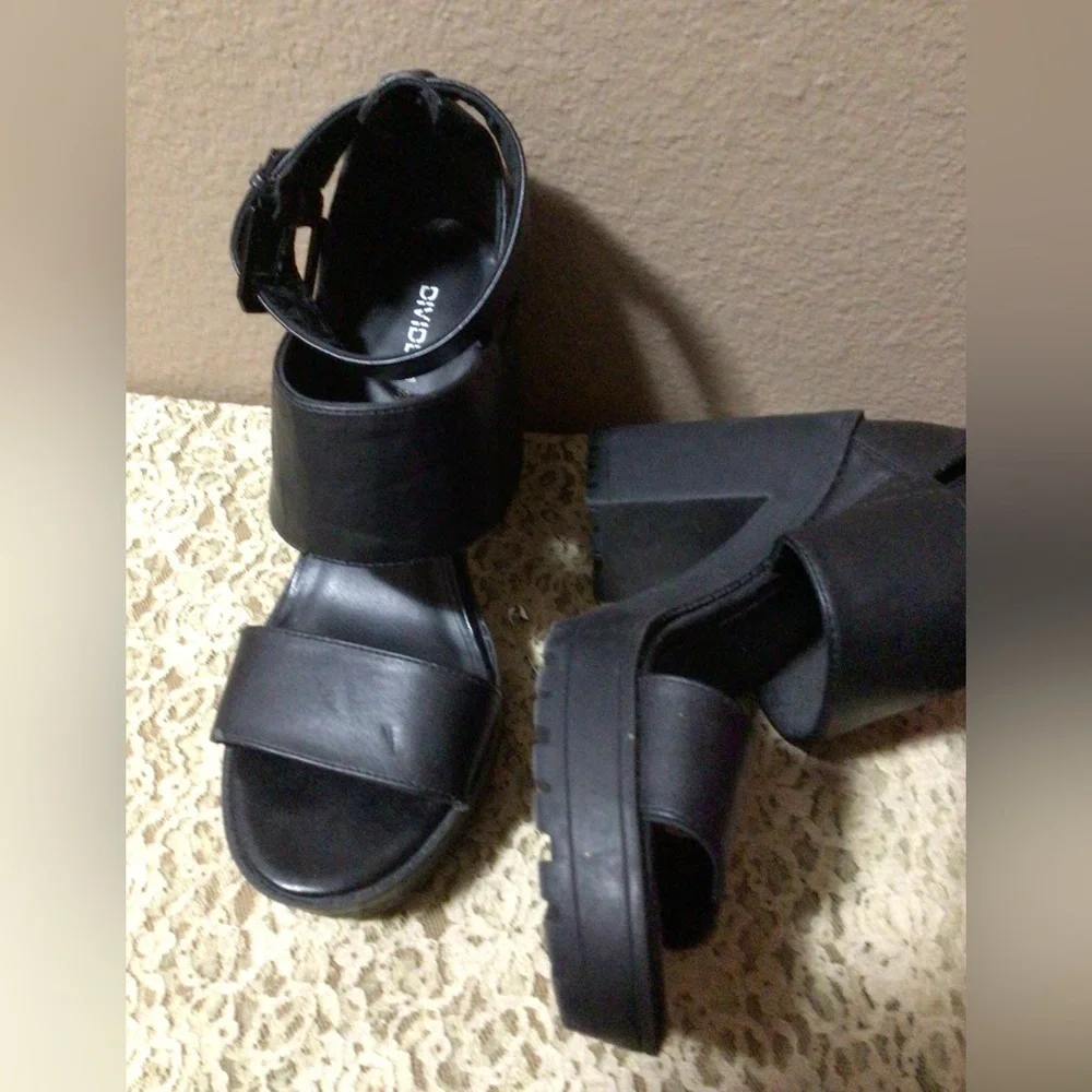 DIVIDED H & M WOMEN’S CHUNKY BLOCK HEEL SIZE 9